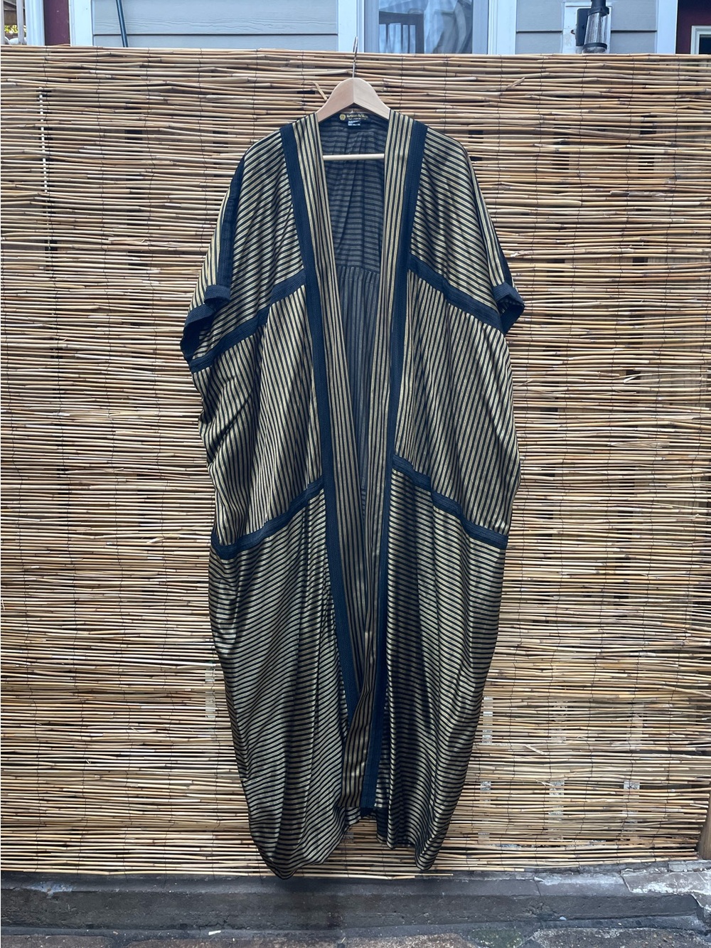 L’Artisan du Liban Black and Gold Abaya Kaftan sz XL
